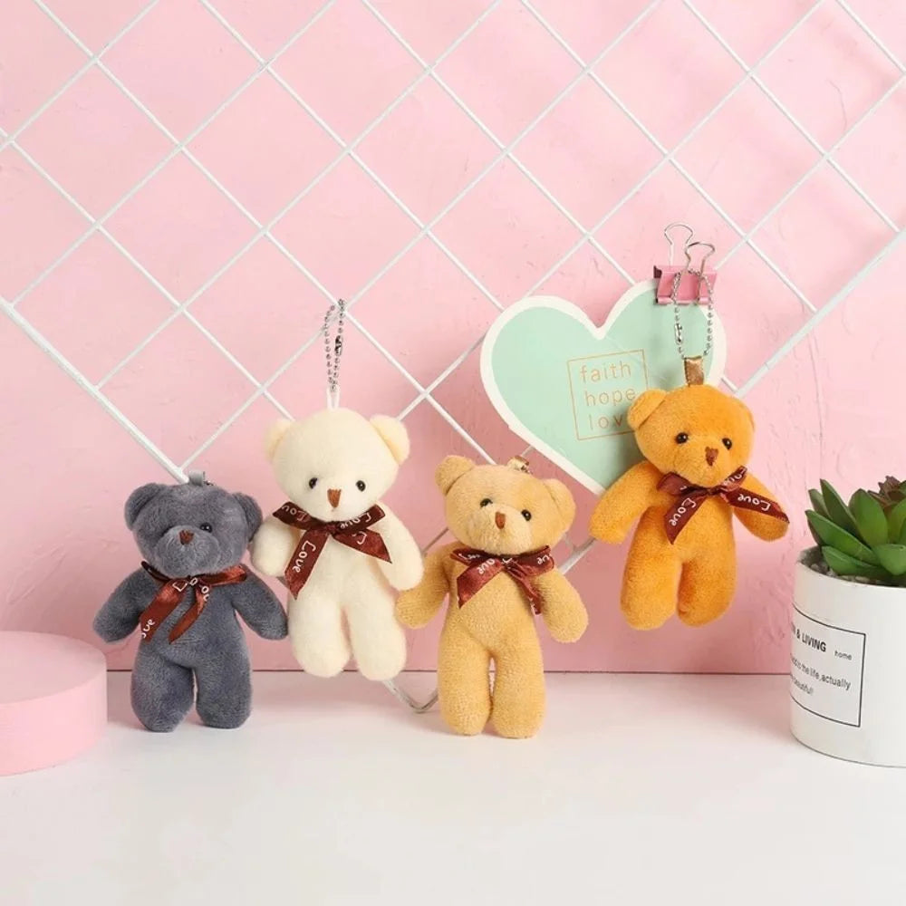 Llavero de peluche animado de osito a cuadros, bonito y suave, regalo de Navidad cómodo y agradable al tacto.