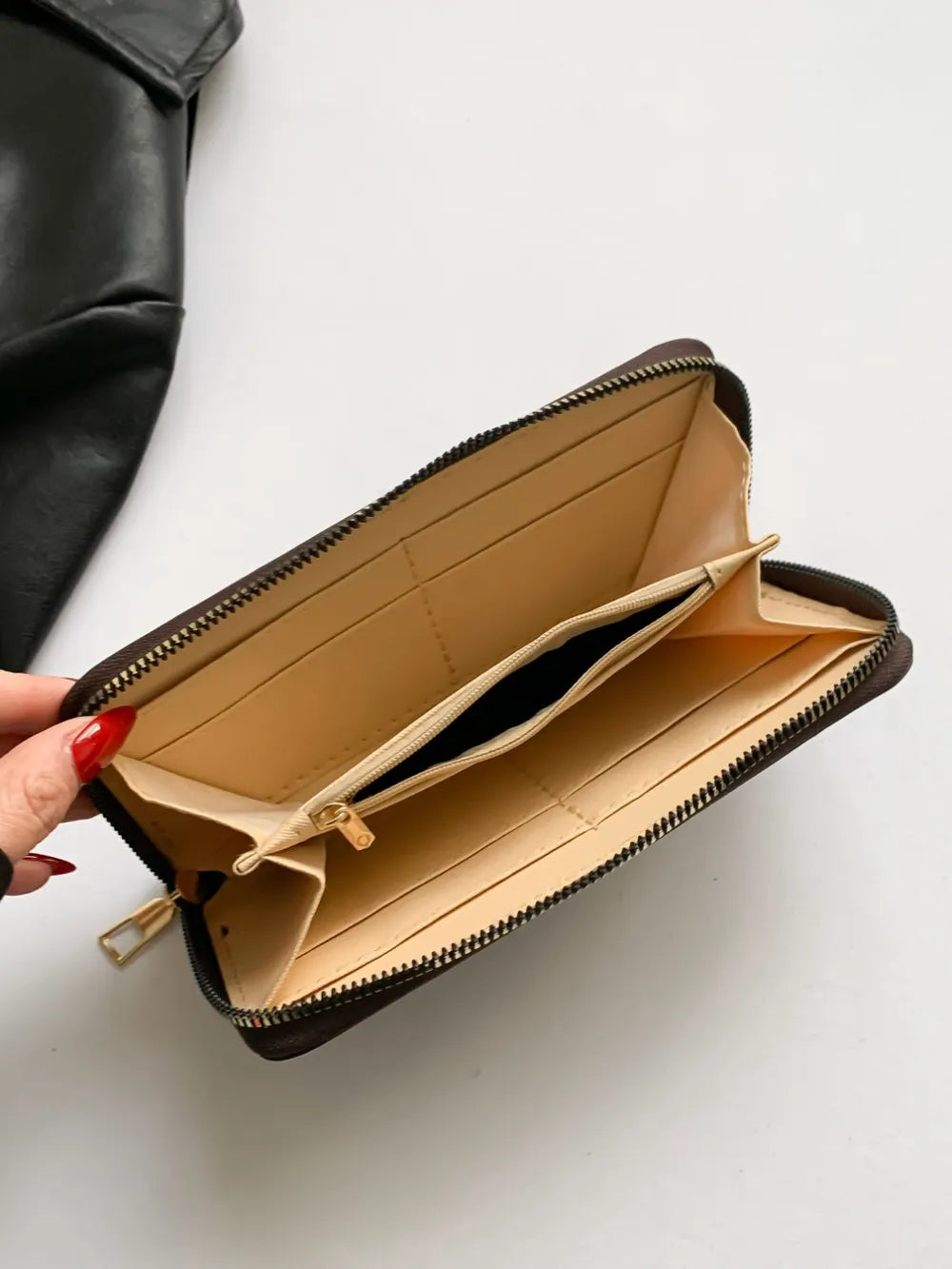 Portafoglio in PU con zip, formato 19 cm