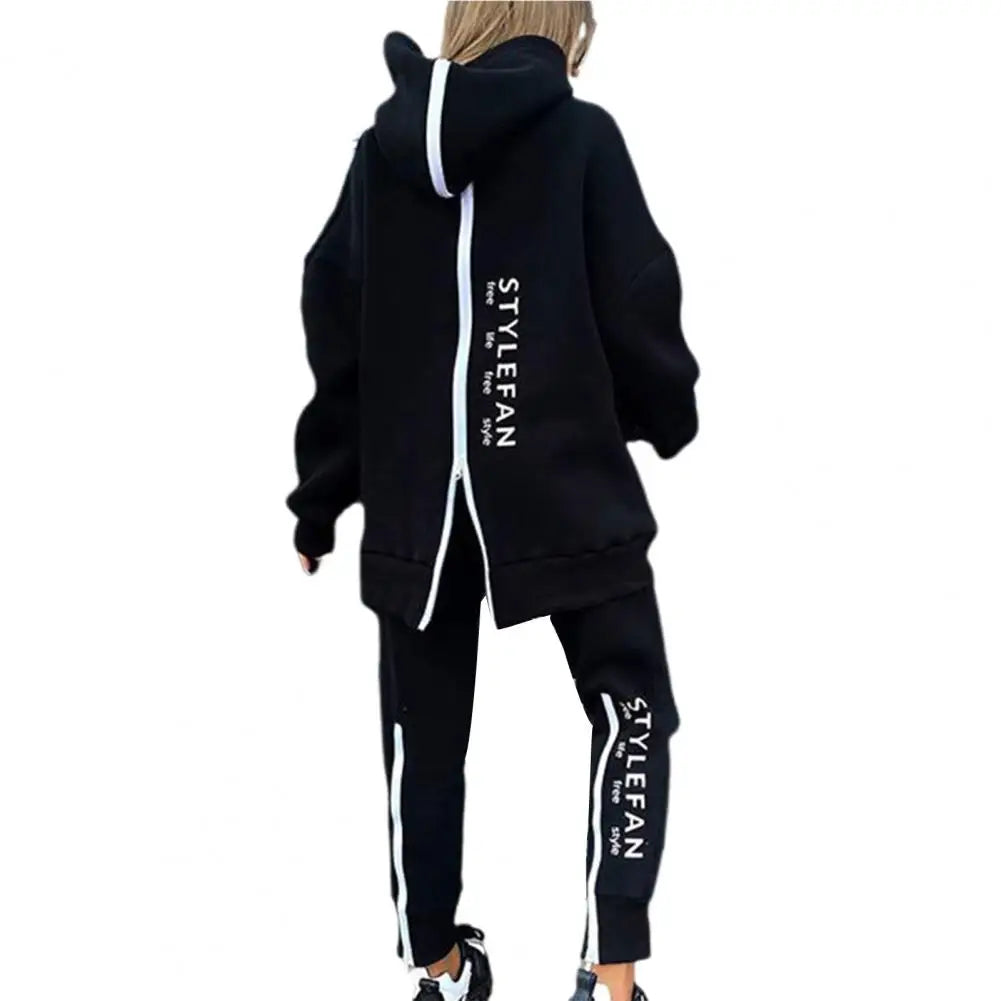 Completo donna con felpa a cappuccio e pantaloni