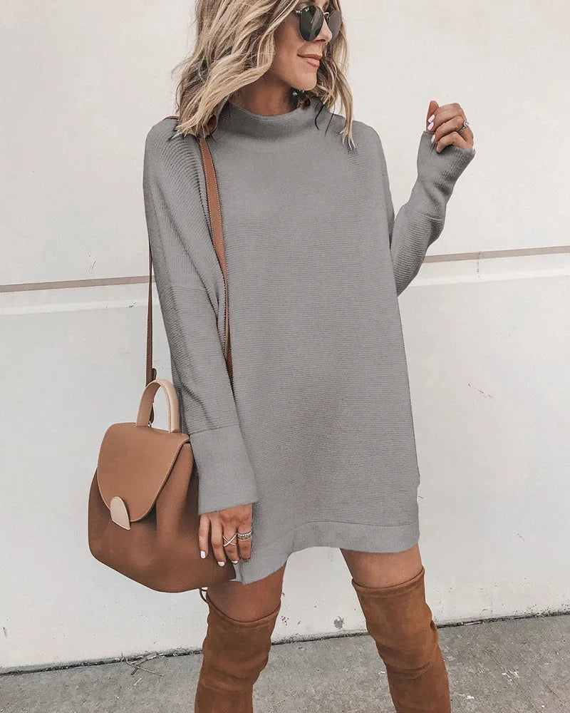 Mini abito da donna con scollo rotondo e maniche lunghe
