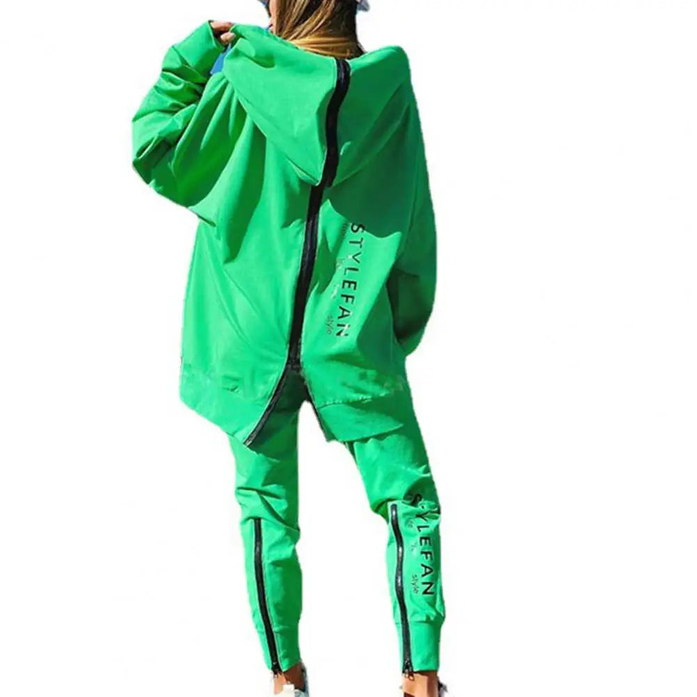 Completo donna con felpa a cappuccio e pantaloni