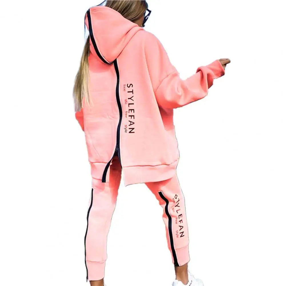 Completo donna con felpa a cappuccio e pantaloni