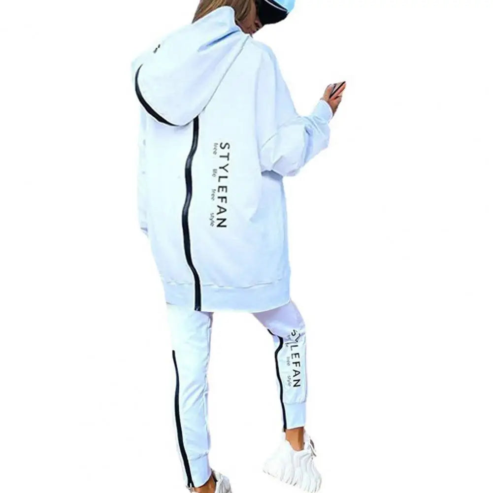 Completo donna con felpa a cappuccio e pantaloni