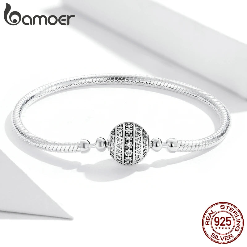 Bracelet with flower motif