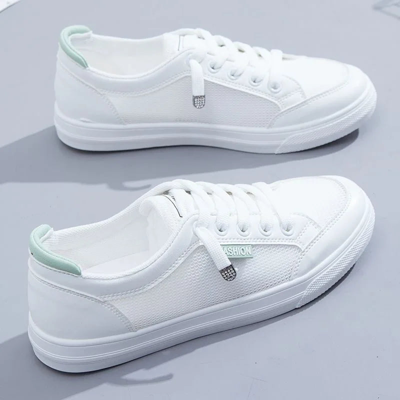Sneaker bianche da donna in mesh con lacci