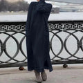Langes Kleid mit Kapuze und Taschen