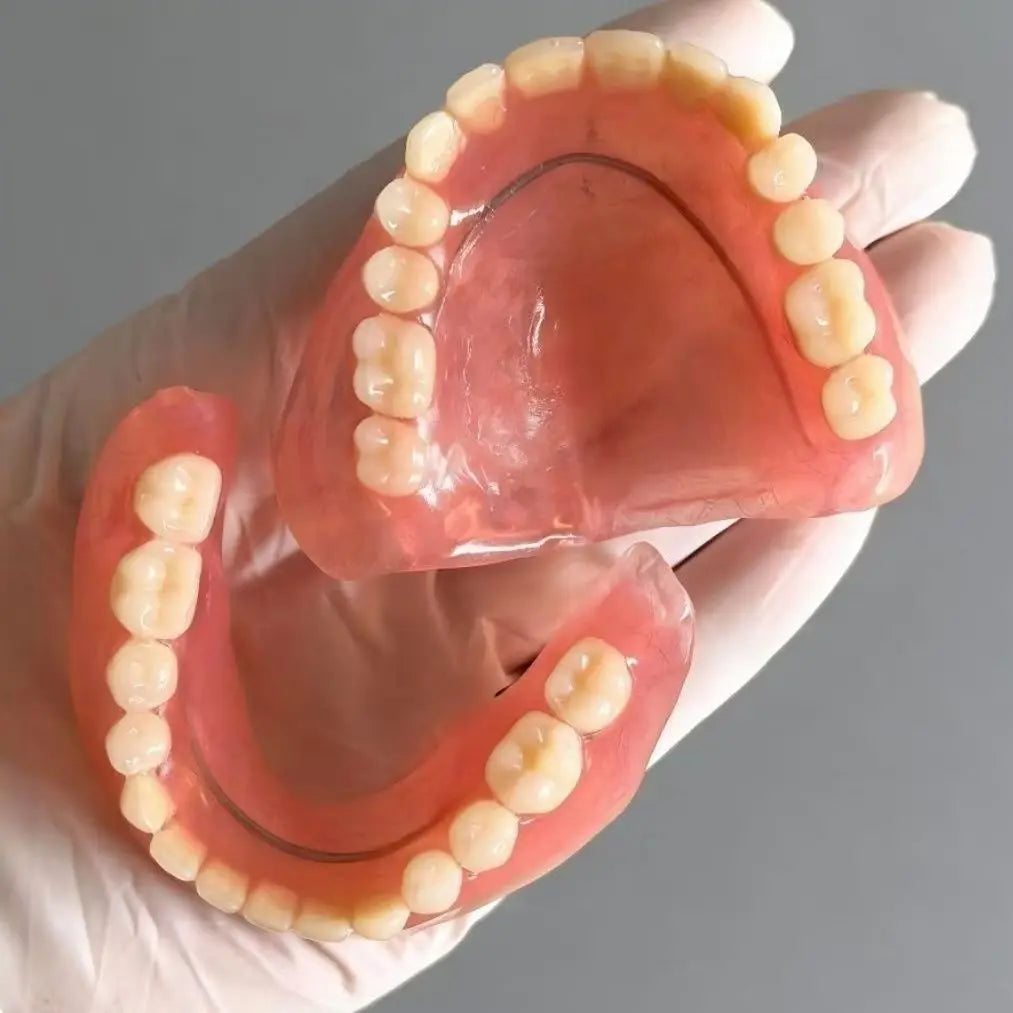 Juego completo de prótesis dentales todo en uno, kit de dentadura postiza de silicona cómoda superior e inferior con caja de regalo y herramientas completas de limpieza para el cuidado dental