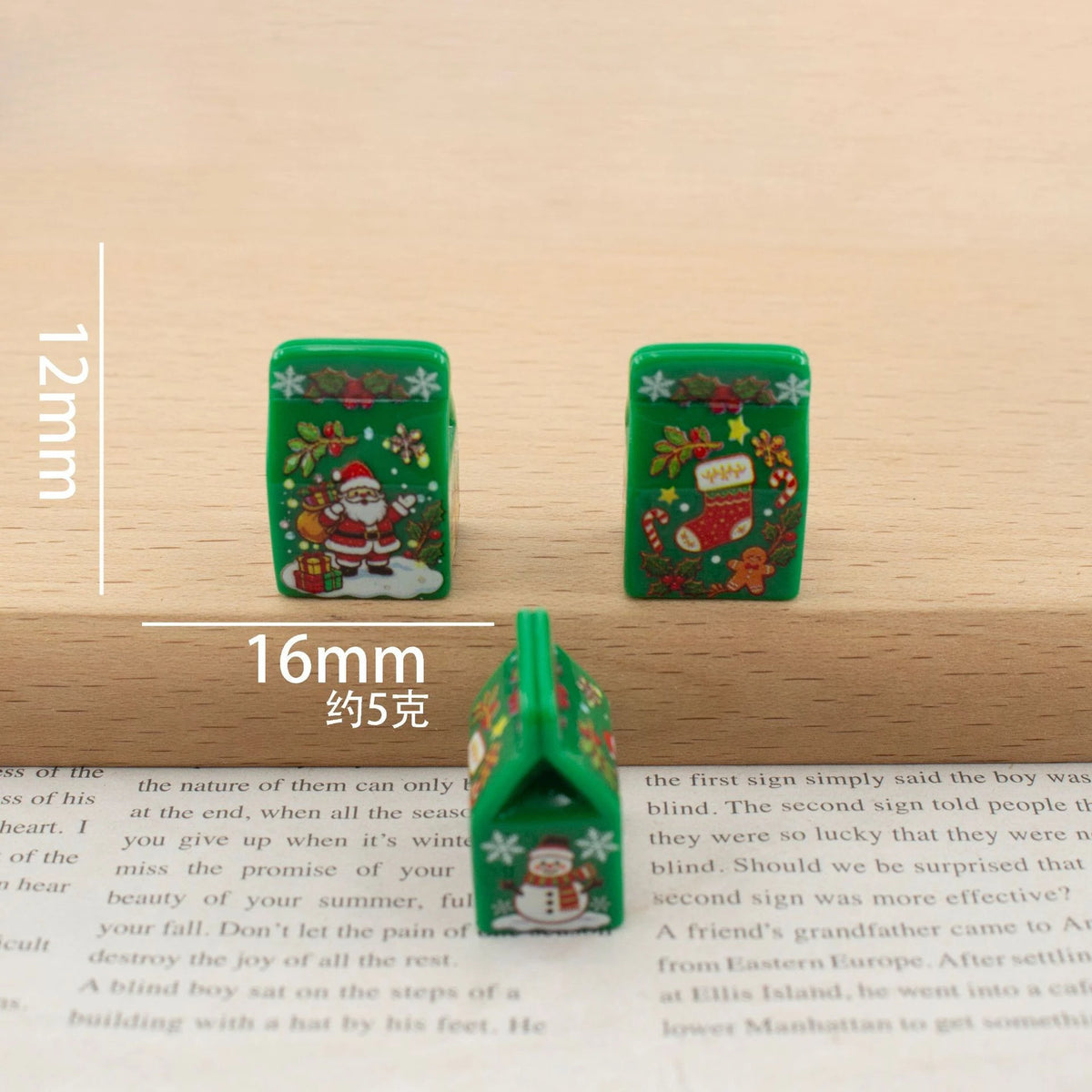 100pcs Wholesale Resin 3D Christmas Tree Gift Snowman DIY Accessories for Keychain Dollhouse Decor Miniature Craft