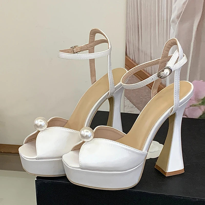 Sandali donna Liyke con plateau e perla decorativa