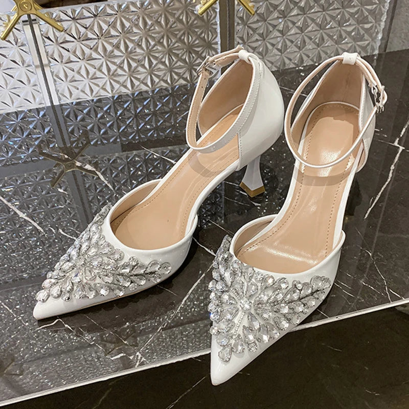 Scarpe donna Liyke a punta con gemme decorative