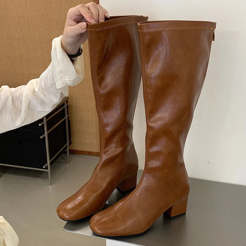 Stivali donna Liyke con zip e punta quadrata
