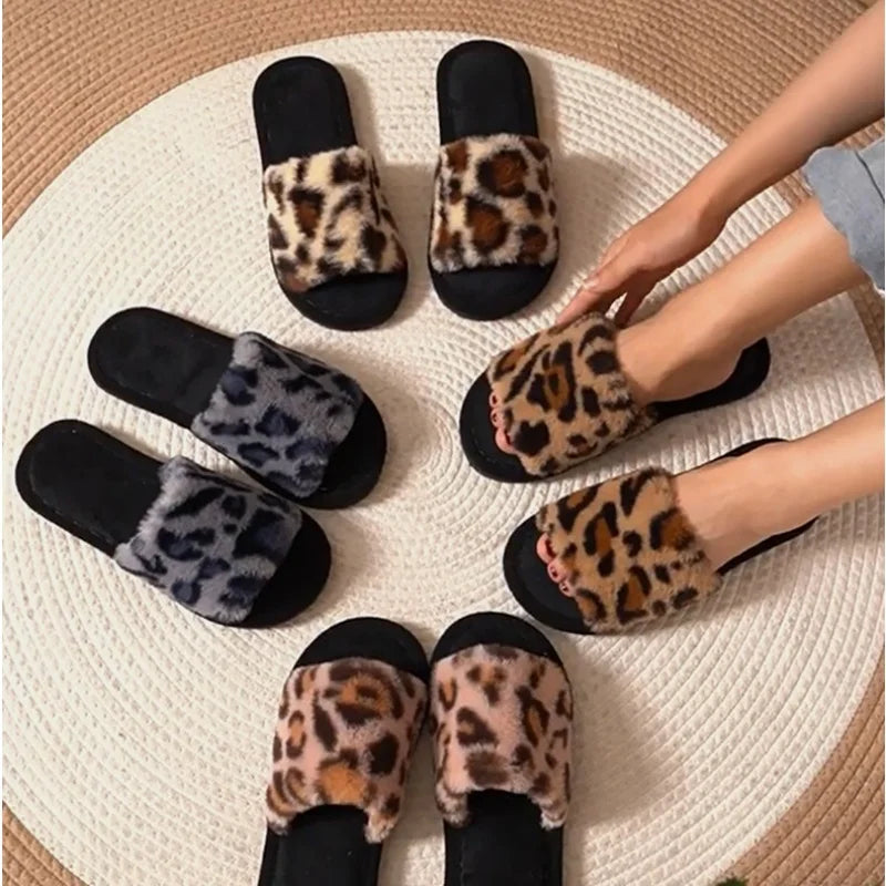 2025 Winter Warme Flauschige Pelzige Leoparden-Hausschuhe Damen Leichte Flache Absatz Pelz-Pantoletten Paare Indoor Boden Bequeme Sandalen