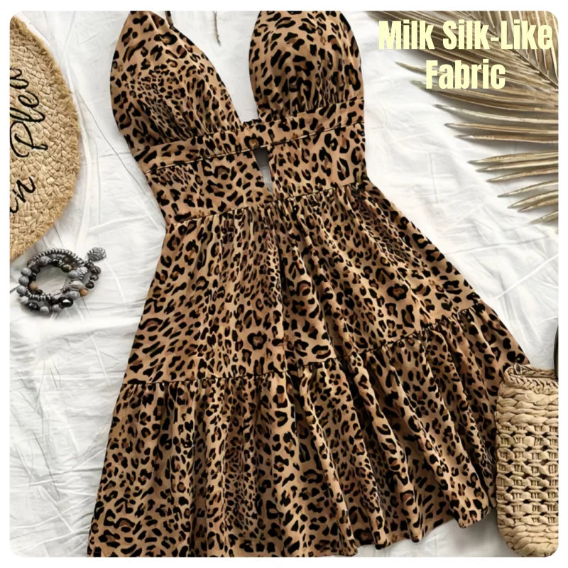 Abito corto da donna con stampa leopardata e scollo a V