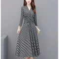 Abito da donna a quadri con scollo a V e zip