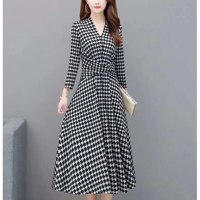 Abito da donna a quadri con scollo a V e zip