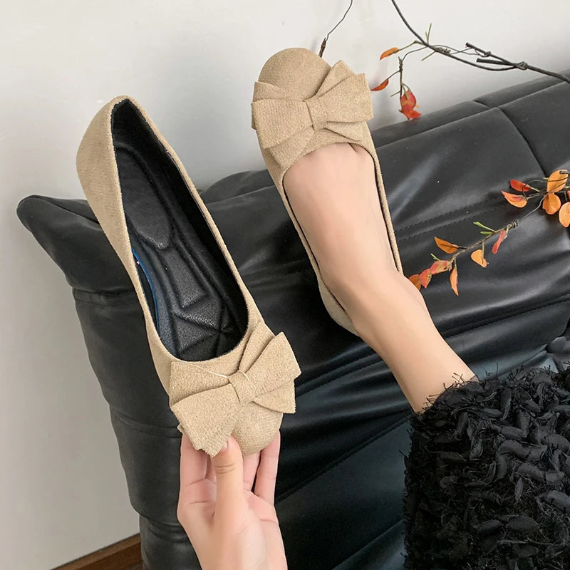 Damen Ballerinas mit großer Schleife, weiches Wildleder, runde Kappe