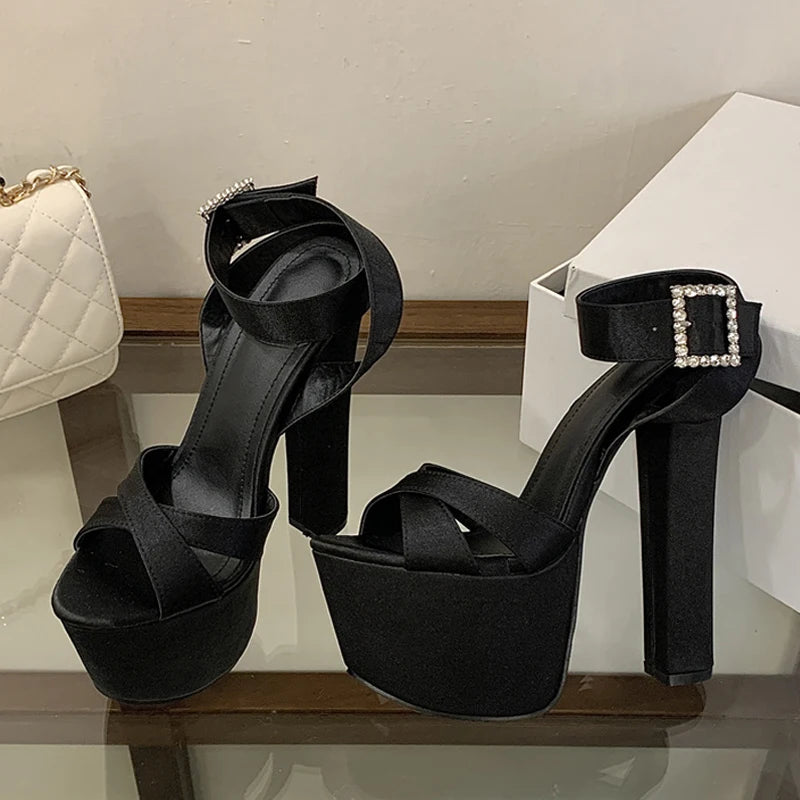 Sandali donna Liyke neri con plateau e fibbia luminosa