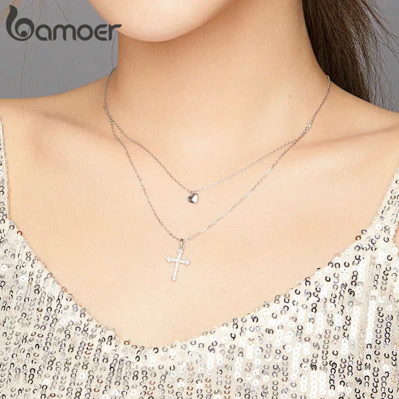 Collana con pendente a croce e cuore