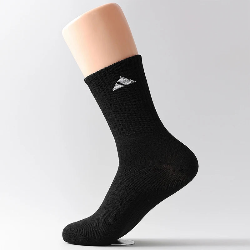 5 Paar schwarz-weiß gemusterte Socken mittlerer Länge, geeignet für Damen und Herren, bequeme Unisex-Sportsocken