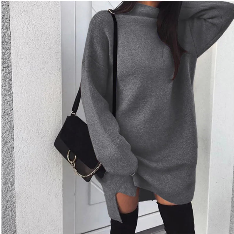 Abito in maglia da donna a collo alto con spacco
