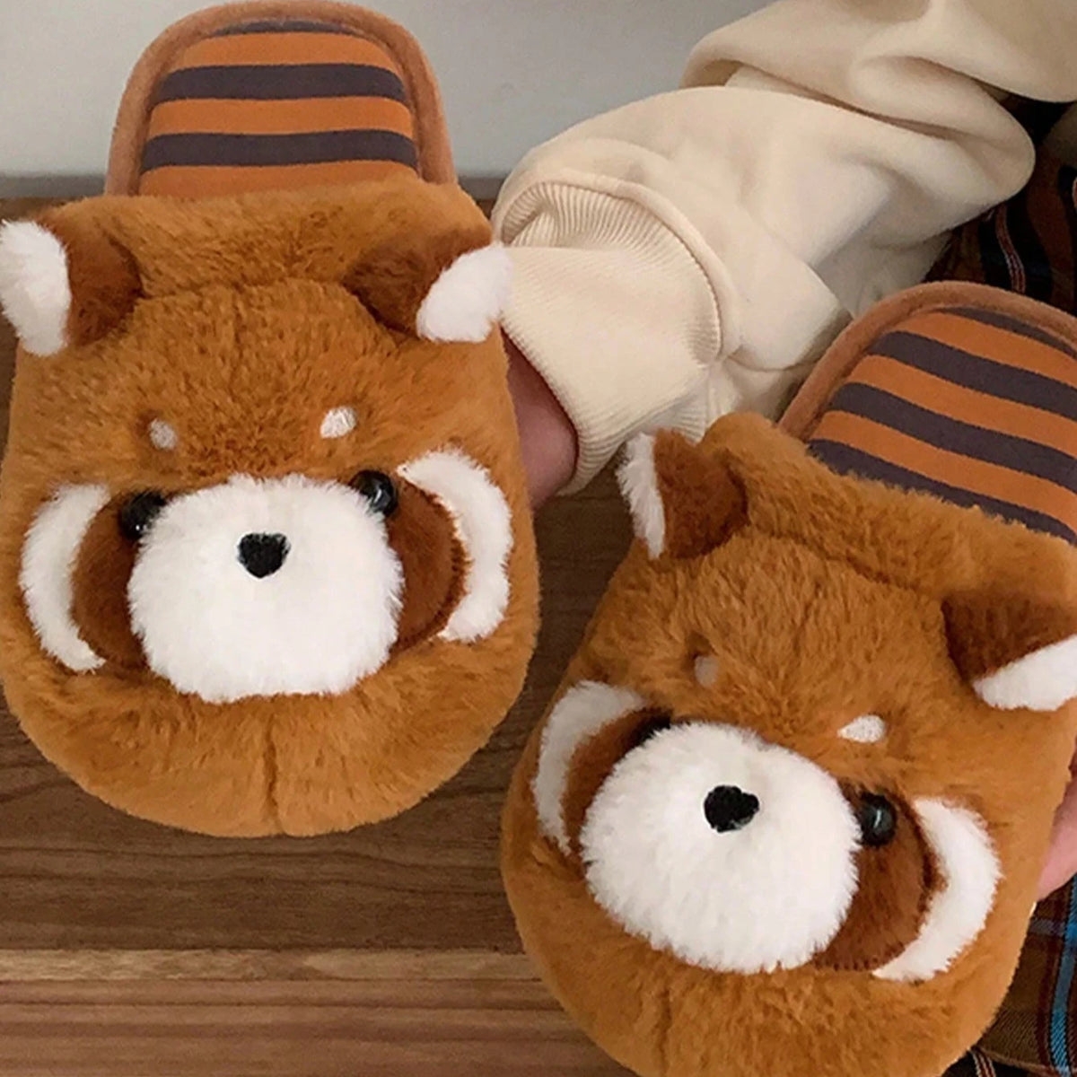 Chaussons d'intérieur en fourrure pour femme, style décontracté et mignon, motif adorable de raton laveur en 3D, marron, antidérapants, chauds et doux sous le pied, confortables, neufs