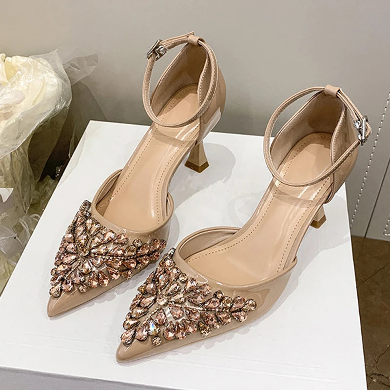 Scarpe donna Liyke a punta con gemme decorative