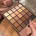 25-Farben-Lidschattenpalette – neutrale Grau- und Brauntöne sowie Erdtöne, Kaffee- und Schokoladentöne für vielseitige Make-up-Looks von natürlich bis dramatisch
