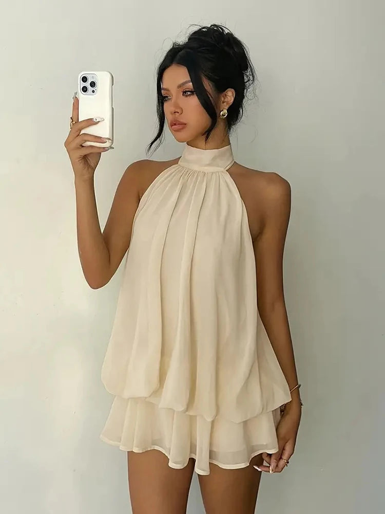Mini abito da donna con scollo halter e dettagli arricciati