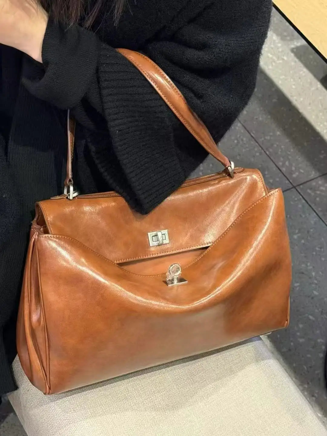 2026 New Luxury Brand Women Handbags Genuine Leather Shoulder Bags Women Retro Silver Buckle Tan Cowboy Bags Woman Totes