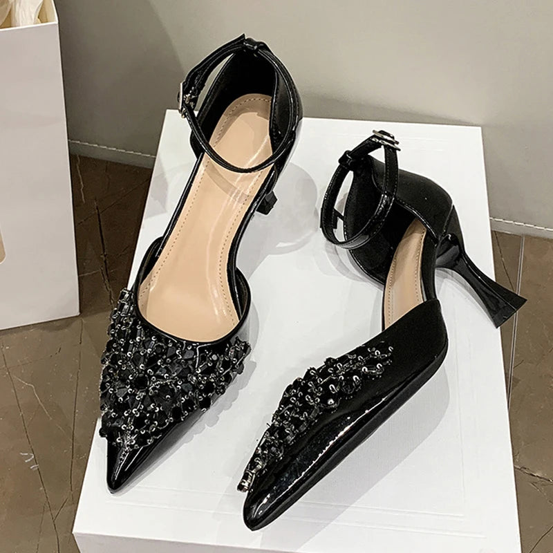 Scarpe donna Liyke a punta con gemme decorative