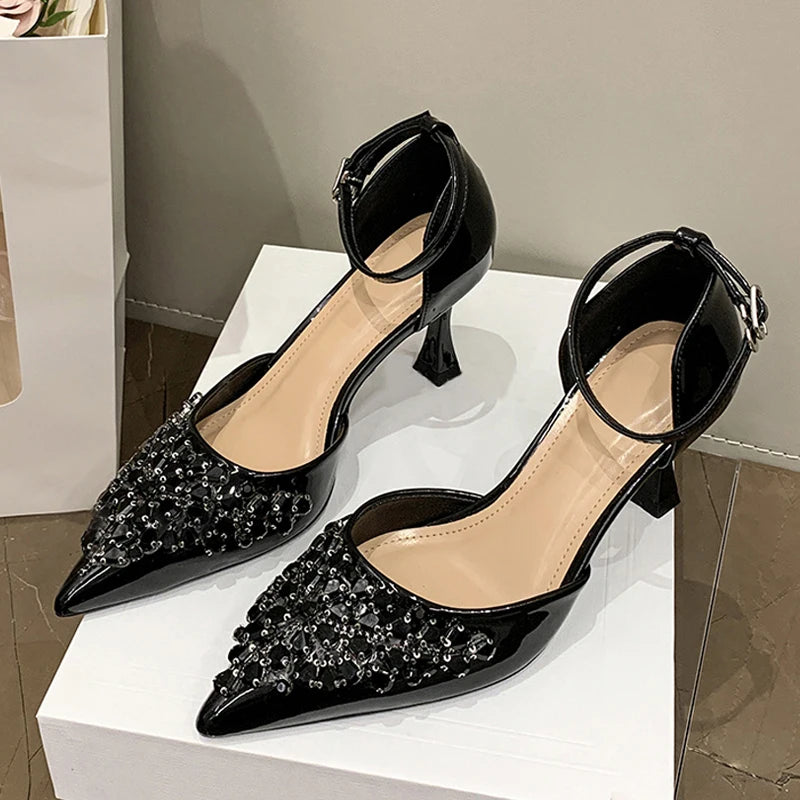 Scarpe donna Liyke a punta con gemme decorative