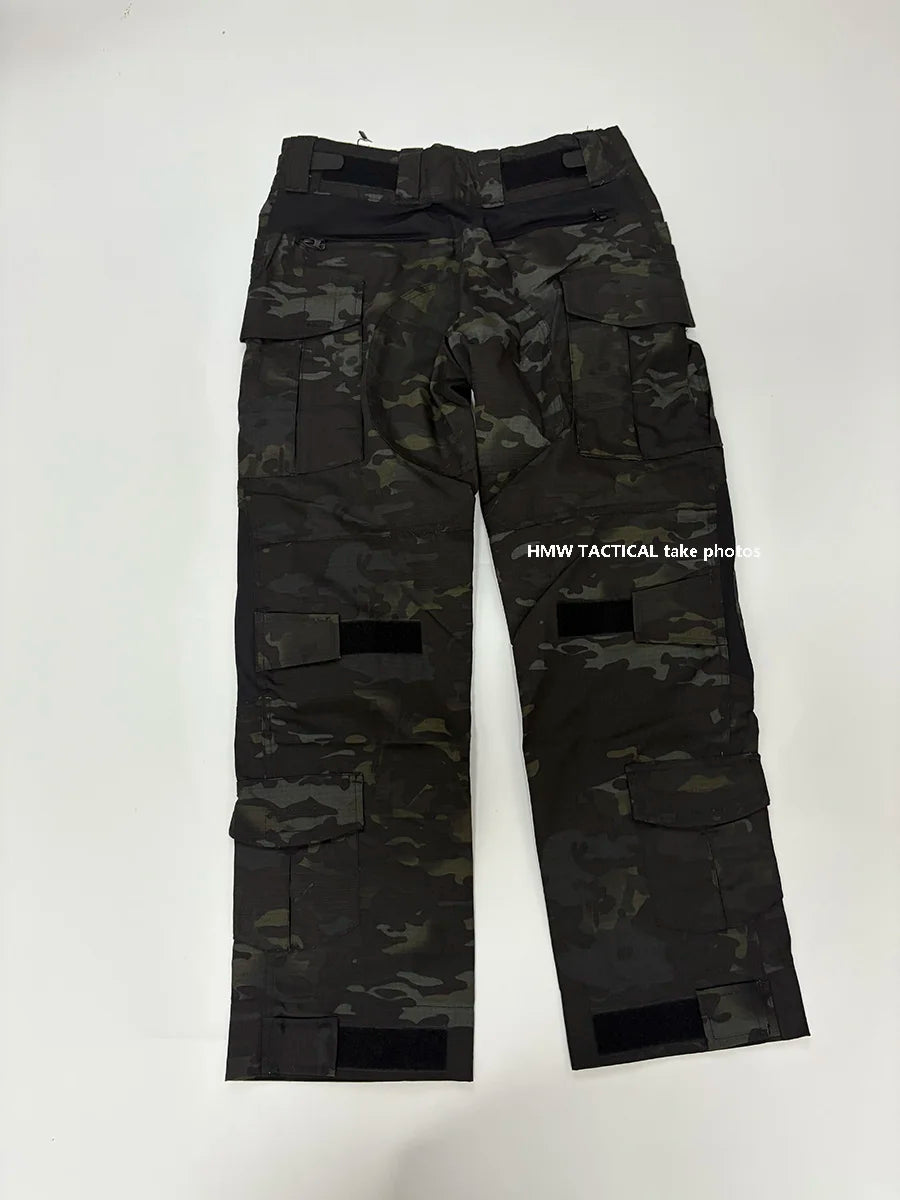 Completo mimetico uomo con maglia e pantaloni
