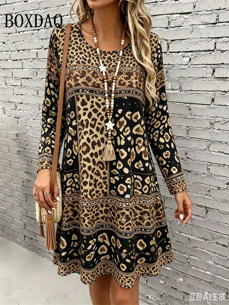 Abito corto a stampa leopardata da donna con maniche lunghe