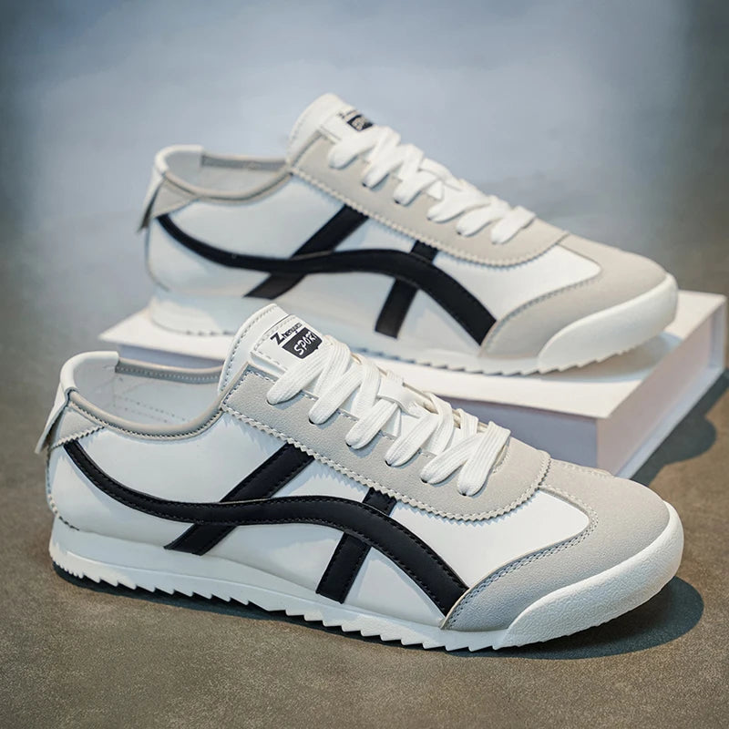 Modische und vielseitige gestreifte Herren-Freizeitschuhe, geeignet für den täglichen Gebrauch und beim Wandern.