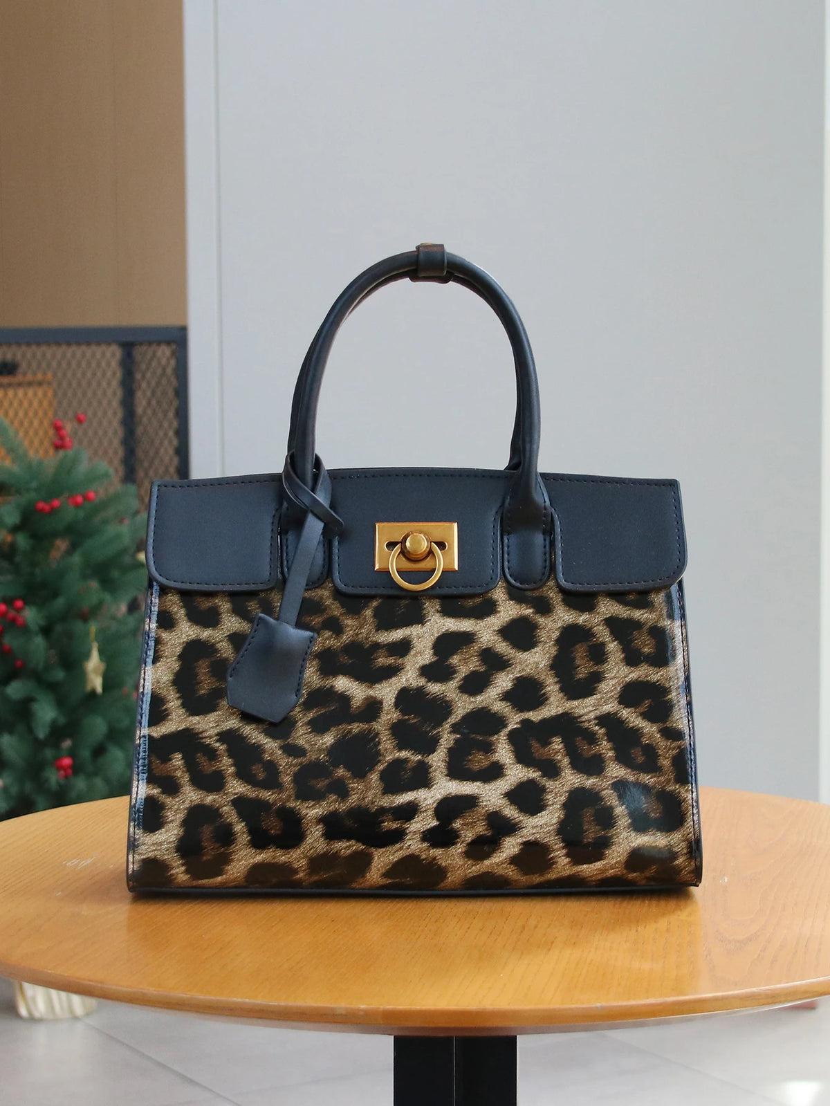 Fall/Winter 2026 New Luxury Ladies Handbag Temperament Patent Leather Leopard Spice Bag Advanced Texture Matte Tote Bag Commuter