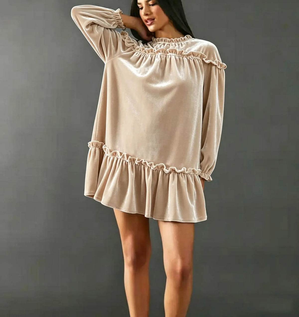 Mini abito donna con scollo rotondo e dettagli arricciati — immagine 7