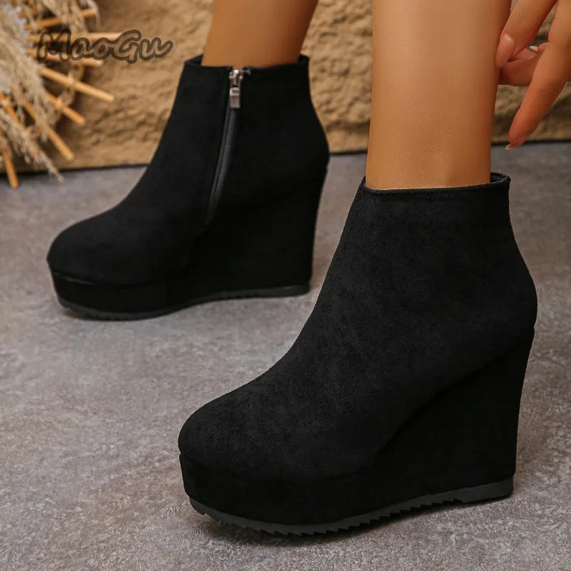 Damen-Ankleboots aus Veloursleder mit Plateau, seitlichem Reißverschluss und klobigem Keilabsatz, Retro-Kurzstiefeletten, schwarze Freizeitschuhe für Herbst und Winter, Größe 35