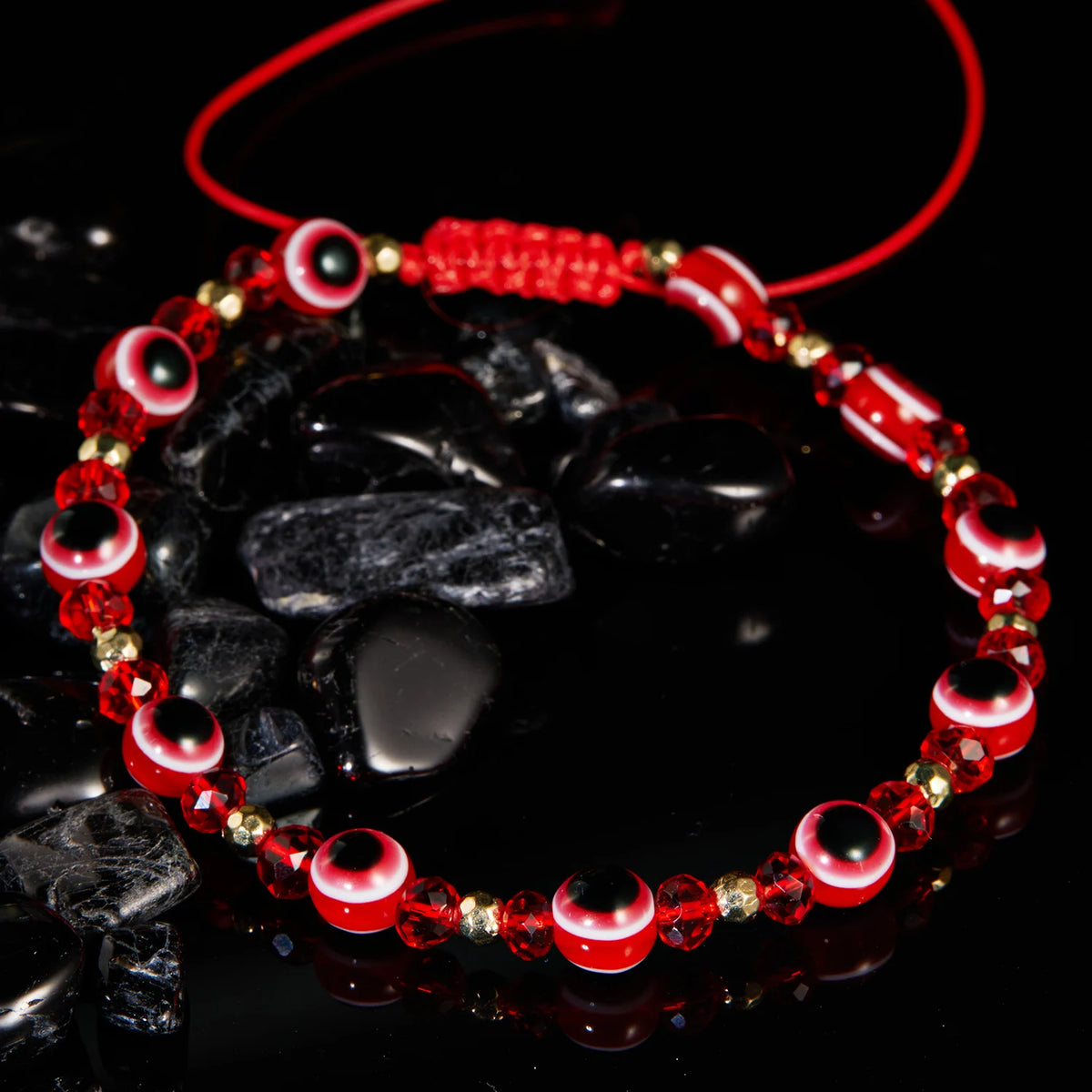 Bracciale con perline colorate e motivo occhio blu