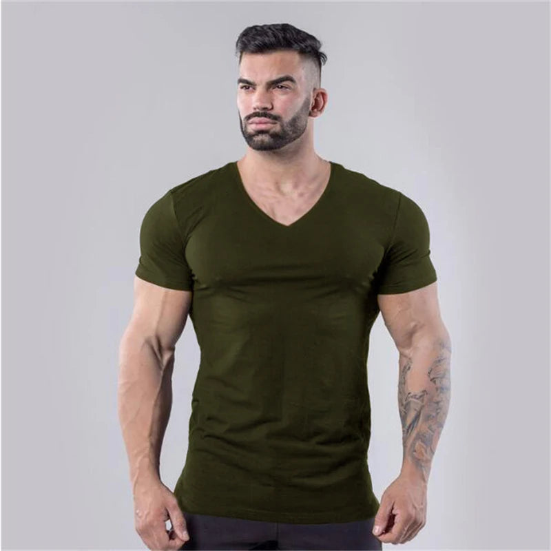 T-shirt uomo in cotone con scollo a V