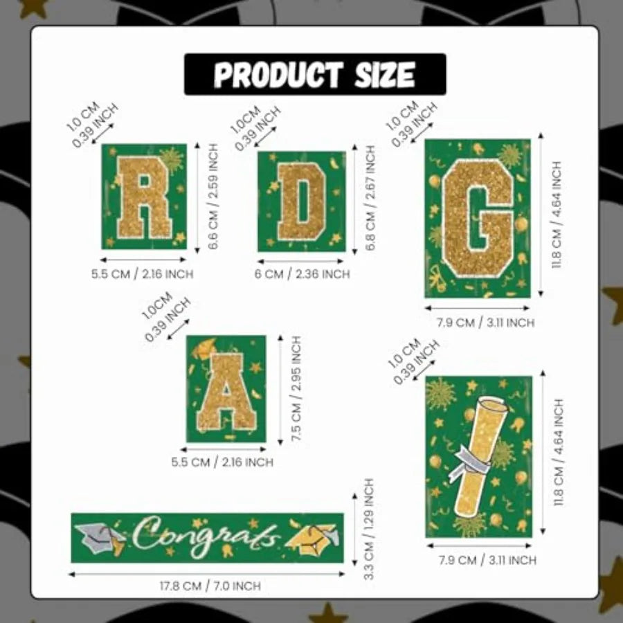 Tischdekoration-Set für die Abschlussfeier: Holzklötze in Grün und Gold, glitzernde Buchstabenklötze mit „Congrats“-Banner und Krawatten-Tr