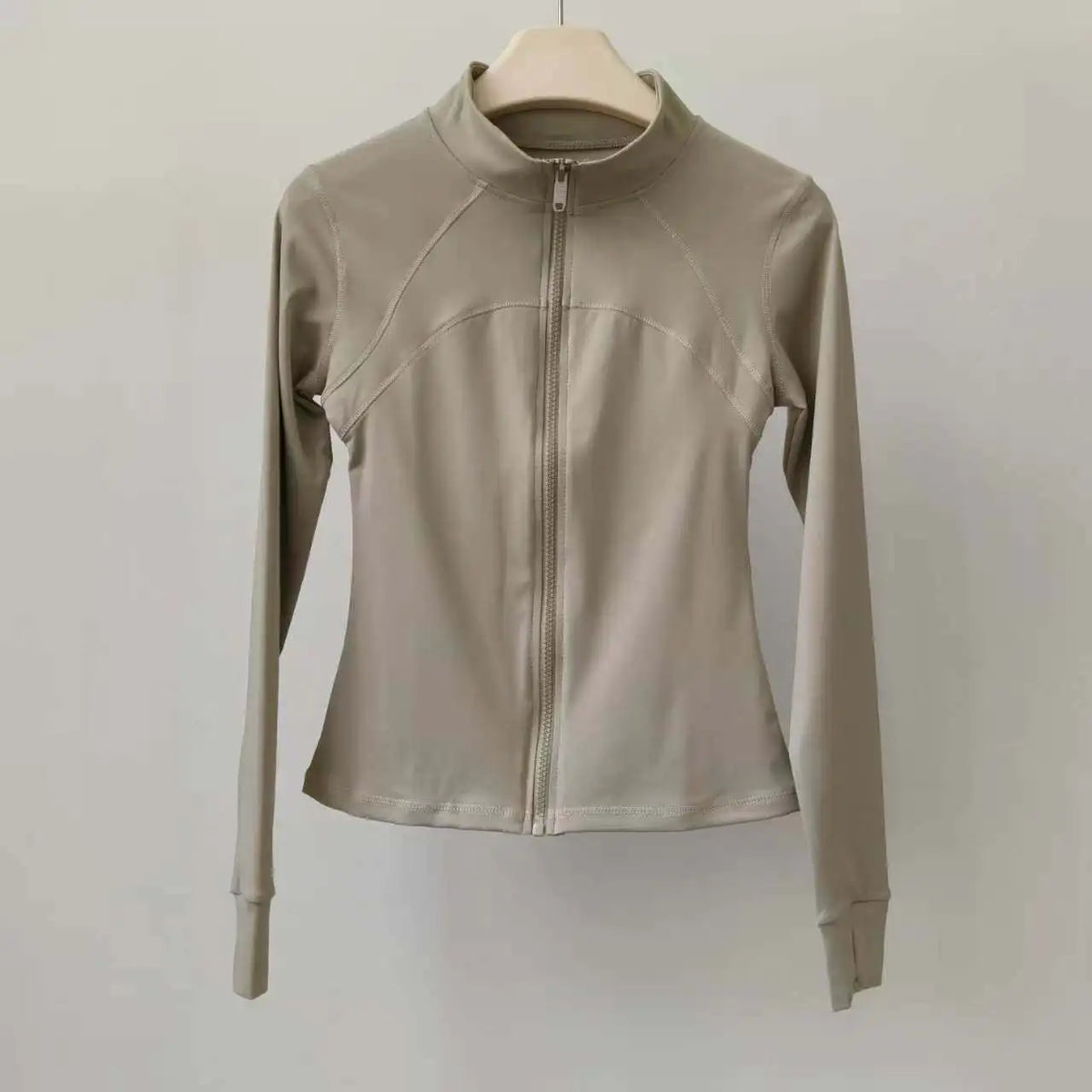 Damen-Sportjacke mit hohem Kragen und Reißverschluss