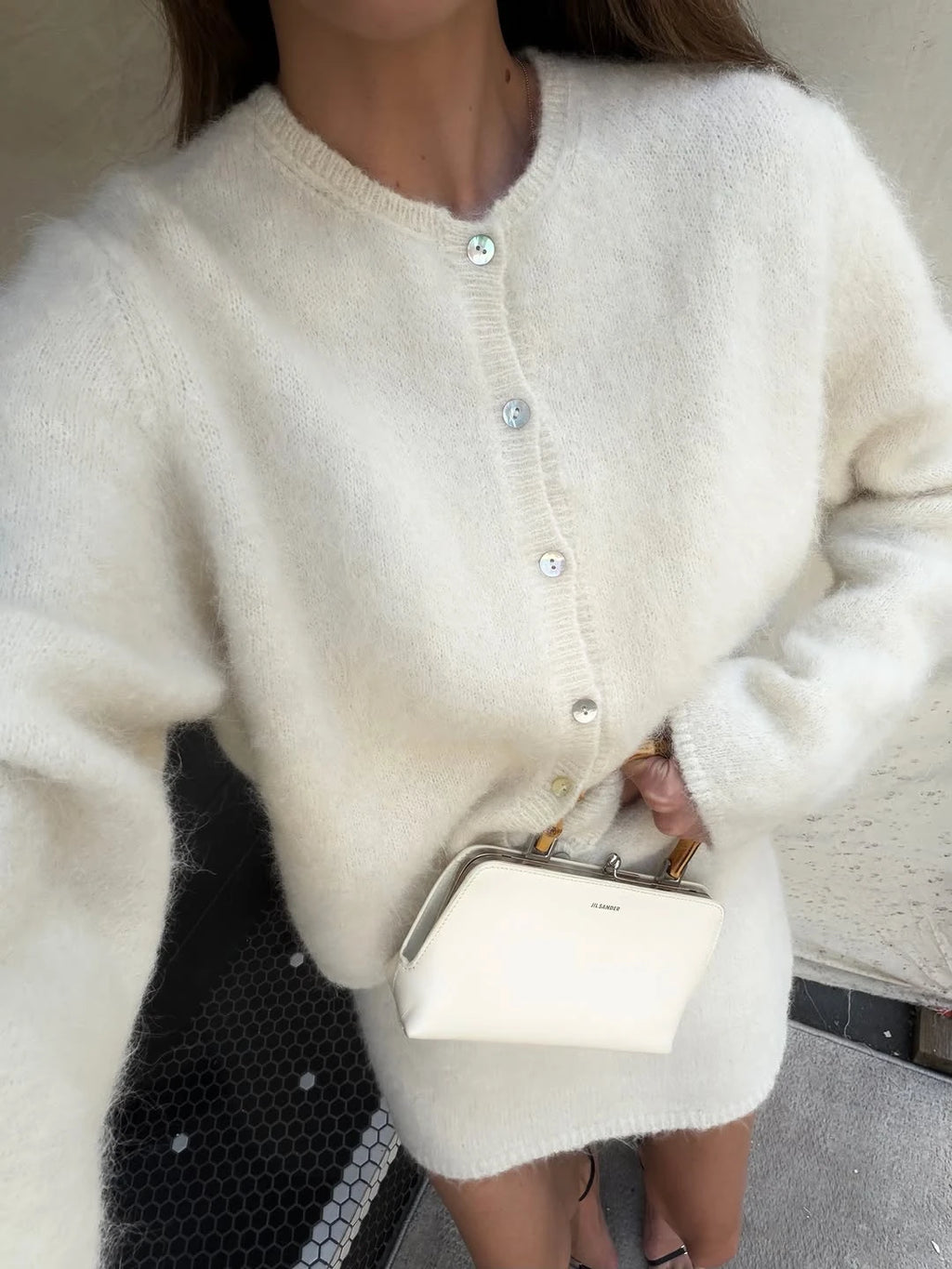 Completo da donna con cardigan e minigonna — immagine 4