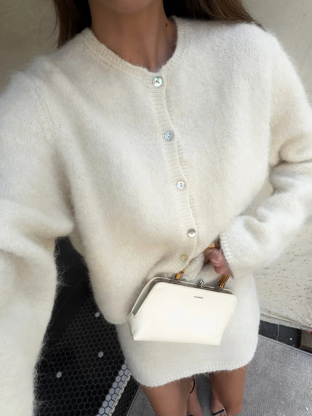 Completo da donna con cardigan e minigonna — immagine 4