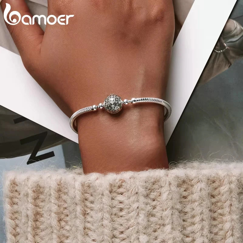 Bracelet with flower motif