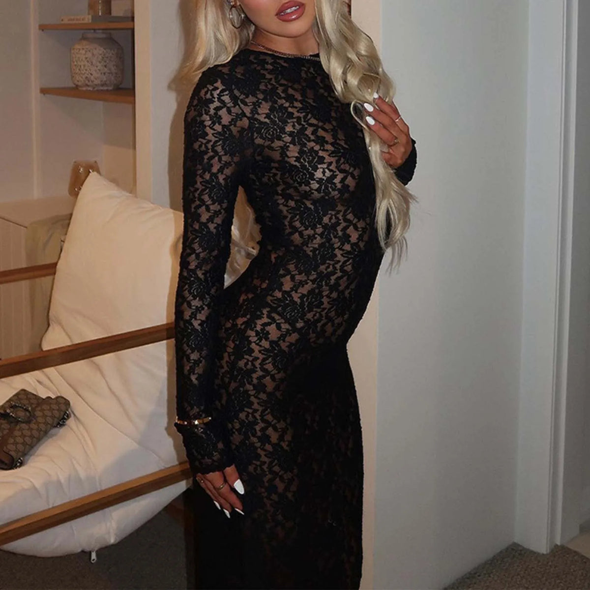 Abito in pizzo da donna con scollo rotondo