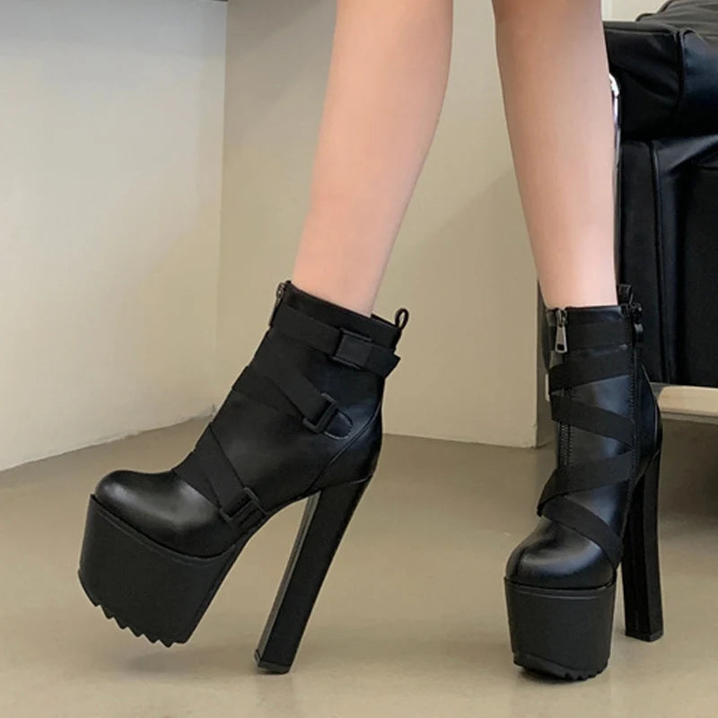 Stivaletti donna Liyke con cinturini e plateau alto