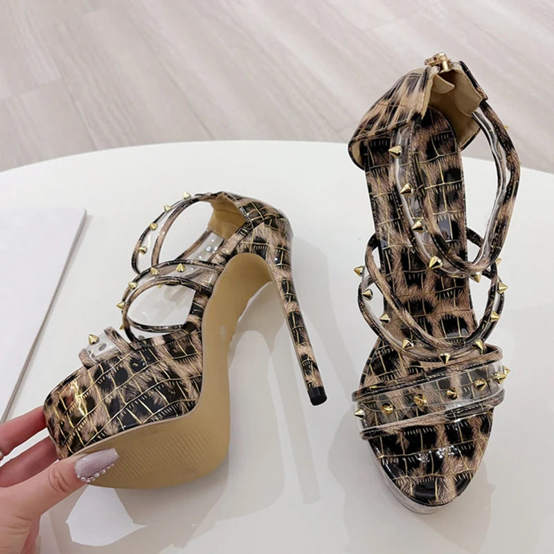 Sandali donna Liyke leopardati con borchie e zip