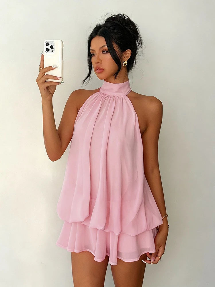 Mini abito da donna con scollo halter e dettagli arricciati