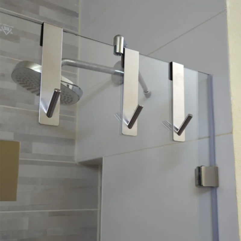 Toallero para puerta de ducha de vidrio con estructura de acero inoxidable, con ganchos en forma de S para colgar toallas y albornoces en el baño