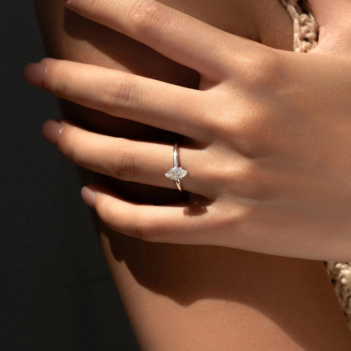 Anello in argento 925 con moissanite taglio marquise